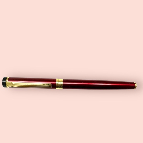 Dryden Designs Fountain Pen - Medium Nib Premium Box Dangerous Red - Picture 2 of 4